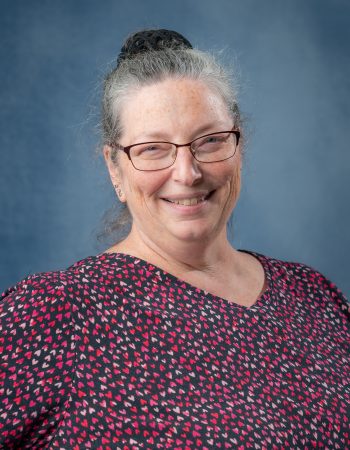 Headshot pf Glenview New Church School Music Teacher Bonny Scheer